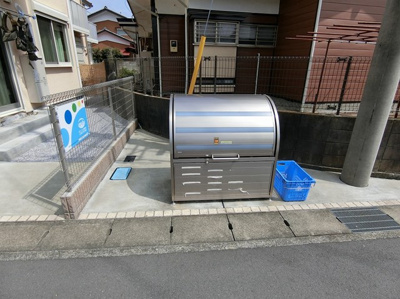 【その他共用部分】 | カトレア | 敷地内ごみ置き場でごみ出しもらくらく～♪忙しい社会人さんや主婦さんにもうってつけ！