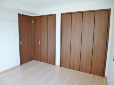 【寝室】 | カトレア | 洋室6.2帖☆クローゼットがあります♪お洋服の多い方もお部屋が片付いて快適に過ごせますね♪