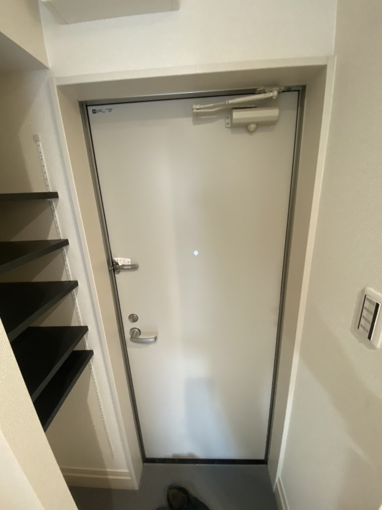 川崎市多摩区菅野戸呂のアパートの玄関