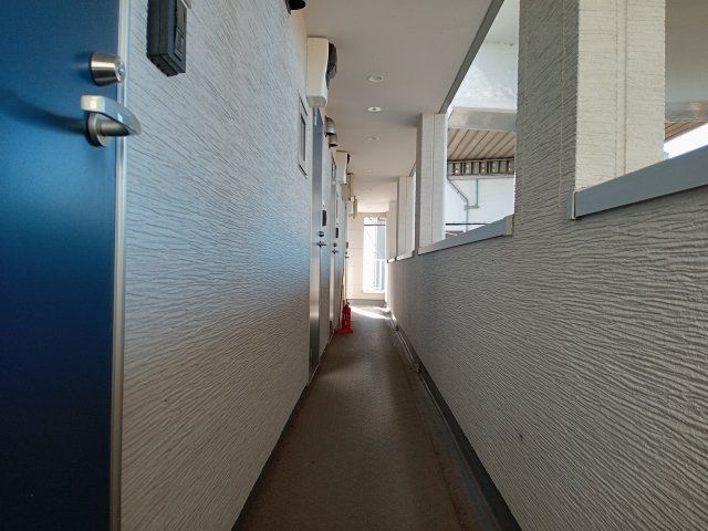 川崎市多摩区菅野戸呂のアパートのロビー