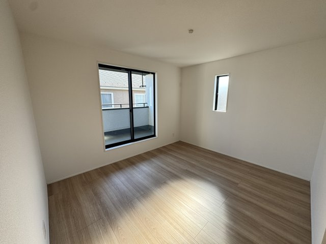 グラファーレ前橋市関根町　3号棟の収納|２階洋室1収納です。ウォークインクローゼットです