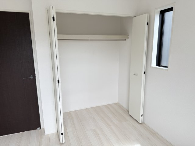 グラファーレ前橋市関根町　3号棟の収納|２階洋室2収納です