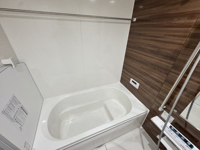 グラファーレ前橋市関根町　3号棟の浴室|１坪タイプのフルオートバスです！
足を延ばして入れる広さなので一日の疲れも癒されますよ♪
室内物干しや浴室乾燥機もあるのでお天気の悪い日にはランドリースペースとしてもご利用できます！