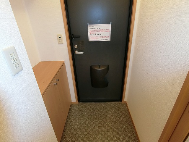 ハイツ・ツゥ・サティの玄関