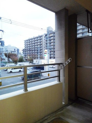 【バルコニー】 | ウィザード空港通り | 暖かな日差しのふりそそぐバルコニー