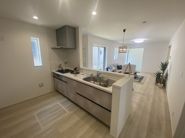 城ノ内３丁目　新築住宅のキッチン|お部屋全体を見渡せるカウンターキッチン