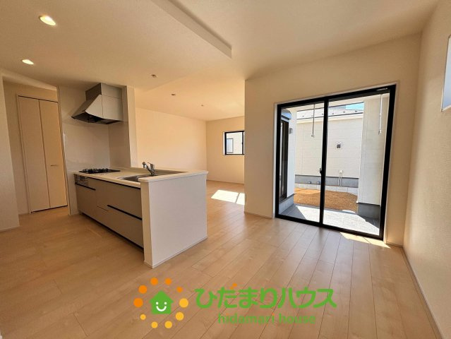 加須市南大桑　新築一戸建て　03　リーブルファインの居間・リビング|広々LDK！