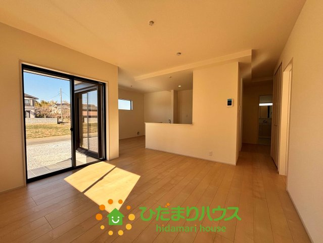 加須市南大桑　新築一戸建て　03　リーブルファインの居間・リビング|21.75帖の大型LDK！