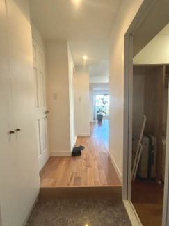 【玄関】 | シンフォニー太子道 | 玄関横に約3帖の大容量ウォークインクローゼット付