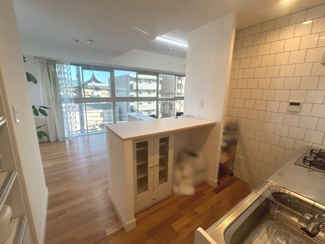 【キッチン】 | シンフォニー太子道 | キッチン背面にカウンターがあり作業に便利！