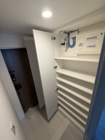 サステナブランシェ本行徳の玄関