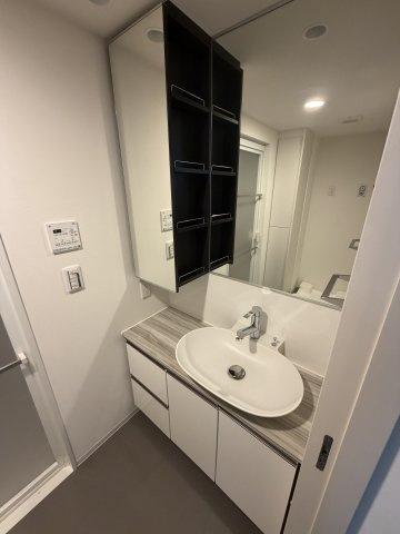 サステナブランシェ本行徳の独立洗面台