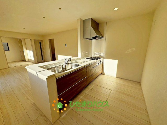 加須市南大桑　新築一戸建て　04　リーブルファインのキッチン