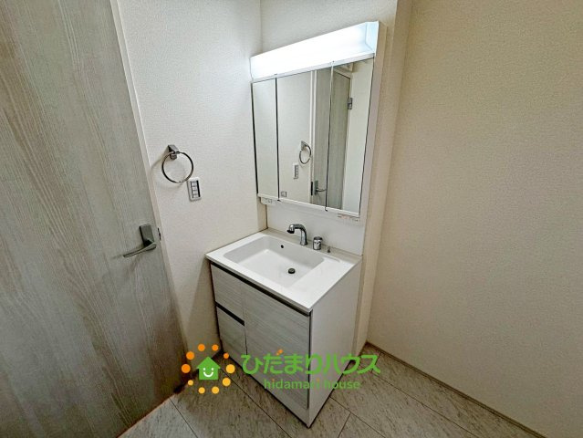 加須市南大桑　新築一戸建て　04　リーブルファインの独立洗面台