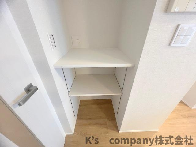 茅ヶ崎市本村4丁目　グラン・コート湘南茅ヶ崎の収納|リビングの入り口に電話やPCを置くスペースがあります◇