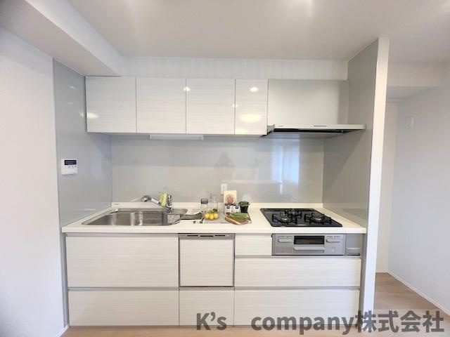 茅ヶ崎市本村4丁目　グラン・コート湘南茅ヶ崎のキッチン|吊戸棚収納が充実しているシステムキッチン☆