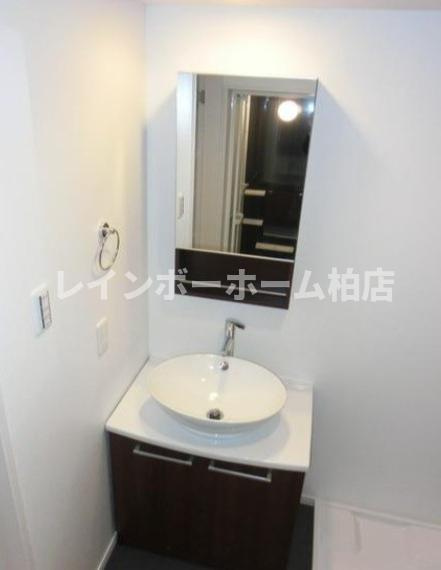 【仲介手数料：不要】対象物件！の洗面所|忙しい朝には欠かせない洗面所です