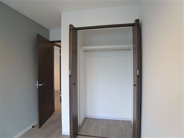 EXSONIA湊川の収納|幅広のクローゼット収納