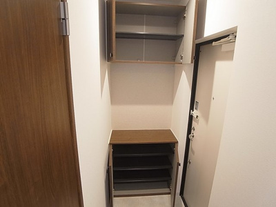 【玄関】 | EXSONIA湊川 | 玄関には上下に靴箱有ります