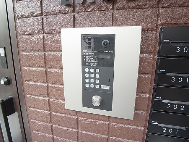 EXSONIA湊川のセキュリティ|エントランスにはモニターフォン付きのオートロック完備
