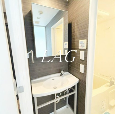 【洗面所】 | Premium Residence Kawasaki | 独立洗面台（同仕様）です。