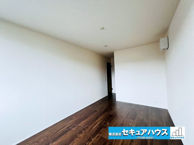 【同施工物件ご案内可能】東海市加木屋町三ツ池 全2棟の内観：施工例|浴室イメージ】
◆アクセントパネルで落ち着きのある雰囲気を演出します。毎日の疲れを癒やすバスタイムをお楽しみ下さい！
◆窓付きで、カビの繁殖を抑える効果があります。