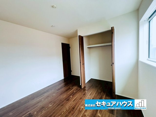 【同施工物件ご案内可能】東海市加木屋町三ツ池 全2棟の内観：施工例|【高機能トイレイメージ】
◆高機能トイレの多くは便器のフタの開閉が自動であり、使用後に手動で水を流す面倒もなく非常に便利です。スタイリッシュな見た目で、お掃除しやすく、節水効果が高いです。