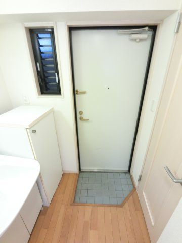 永和第五ビルの玄関