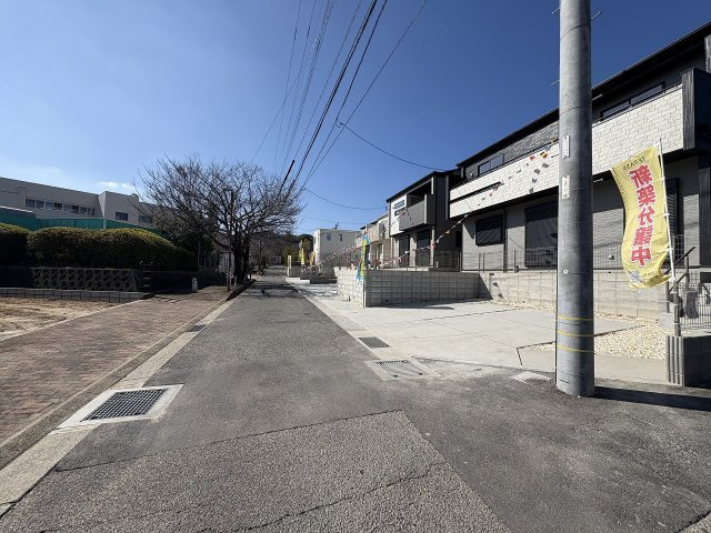 【その他】 | 糟屋郡志免町王子2丁目　1号棟（全8棟）【仲介手数料無料・0円】 | 現地写真。前面道路です。