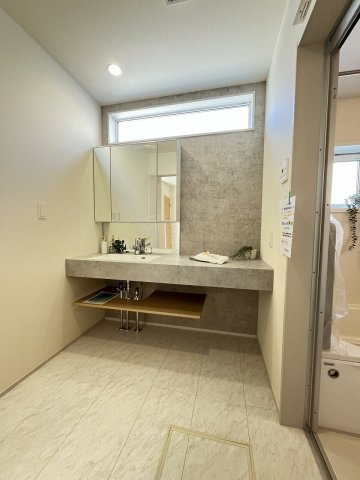 【洗面所】 | 糟屋郡志免町王子2丁目　1号棟（全8棟）【仲介手数料無料・0円】 | 施工例。施工例は完成時と異なる場合があります。