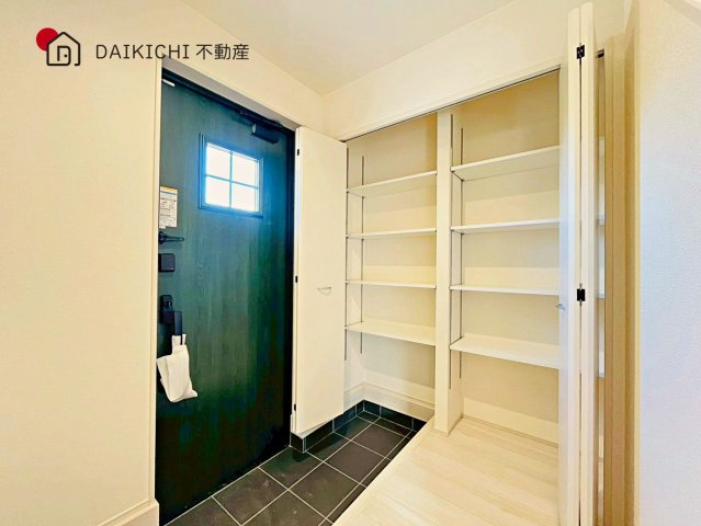 【玄関】 | 加須市南大桑　Livele Fine　新築戸建　全7棟　5号棟