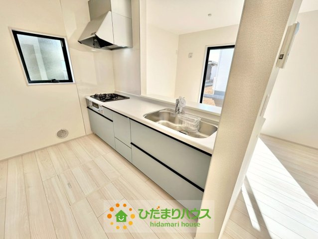 加須市南大桑　新築一戸建て　05　リーブルファインのキッチン