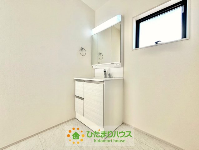 加須市南大桑　新築一戸建て　05　リーブルファインの独立洗面台