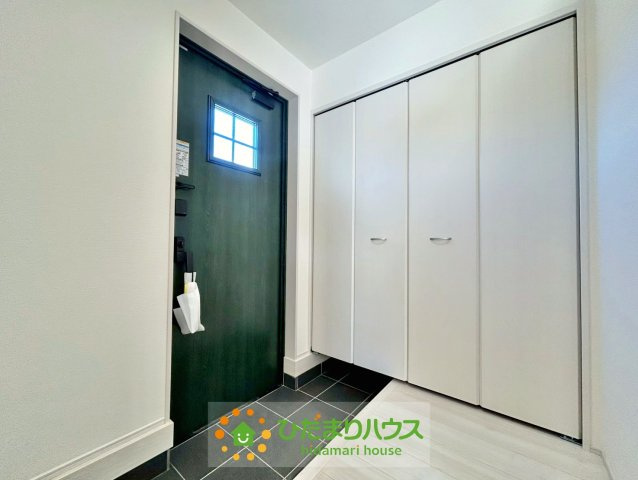 加須市南大桑　新築一戸建て　05　リーブルファインの玄関