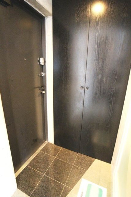 アルシェドゥ　角部屋　オートロック　二面採光の玄関