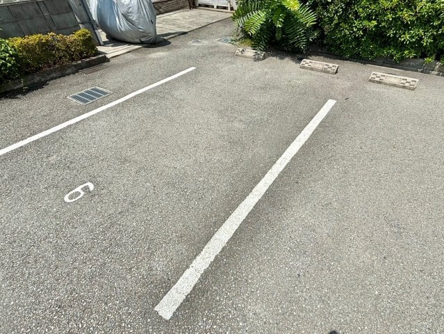 ルミエール野田の駐車場