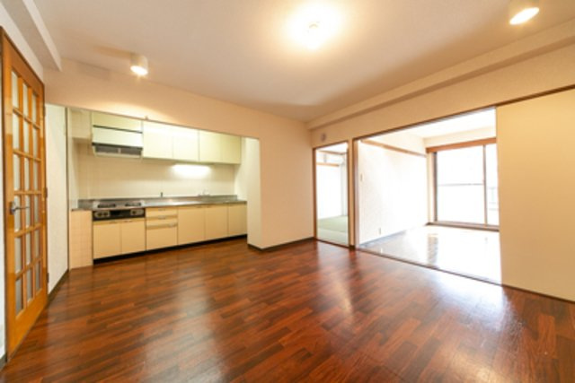 バードランド小金井の居間・リビング|※写真は同タイプ住戸です。