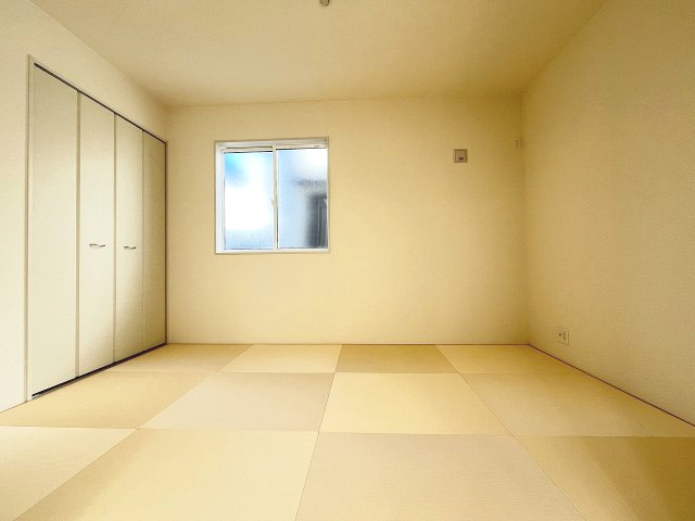 【和室】 | 糟屋郡志免町王子2丁目　2号棟（全8棟）【仲介手数料無料・0円】 | 現地写真。1階和室です。