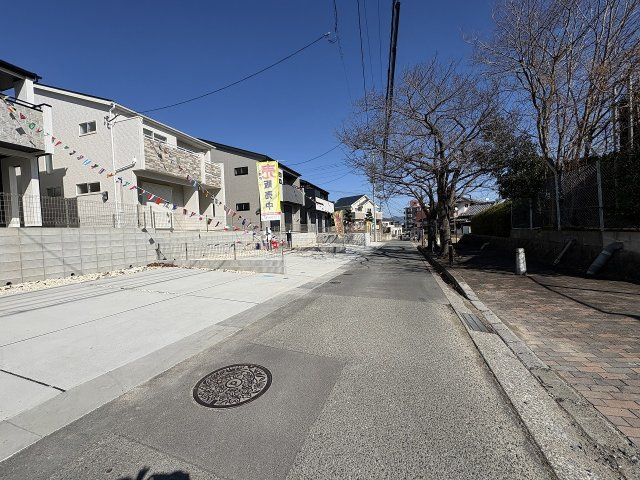 【その他】 | 糟屋郡志免町王子2丁目　2号棟（全8棟）【仲介手数料無料・0円】 | 現地写真。前面道路です。