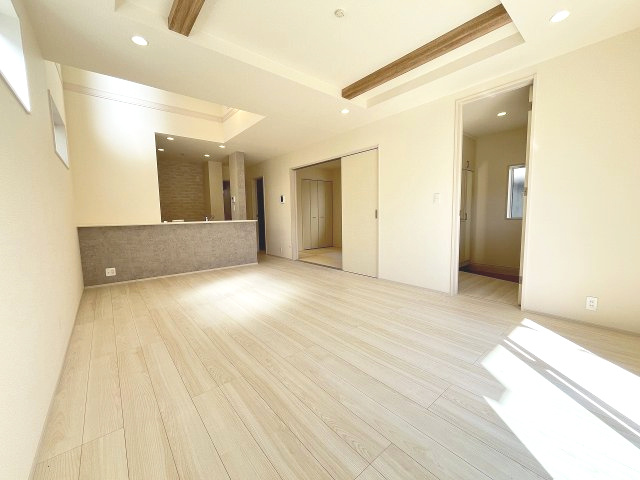 【居間・リビング】 | 糟屋郡志免町王子2丁目　2号棟（全8棟）【仲介手数料無料・0円】 | 現地写真。