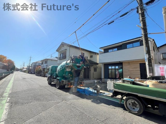 吉川市中曽根2丁目　新築戸建　全1棟の前面道路含む現地写真|前面道路含む現地写真です。