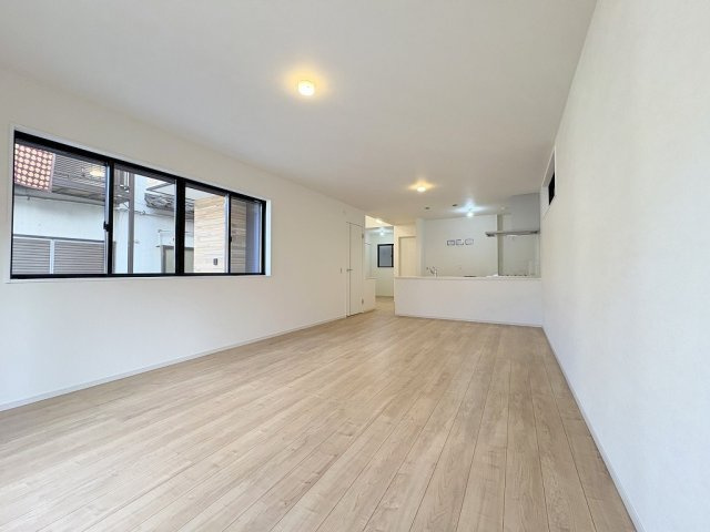 吉川市中曽根2丁目　新築戸建　全1棟の居間・リビング|同施工会社の参考写真になります。