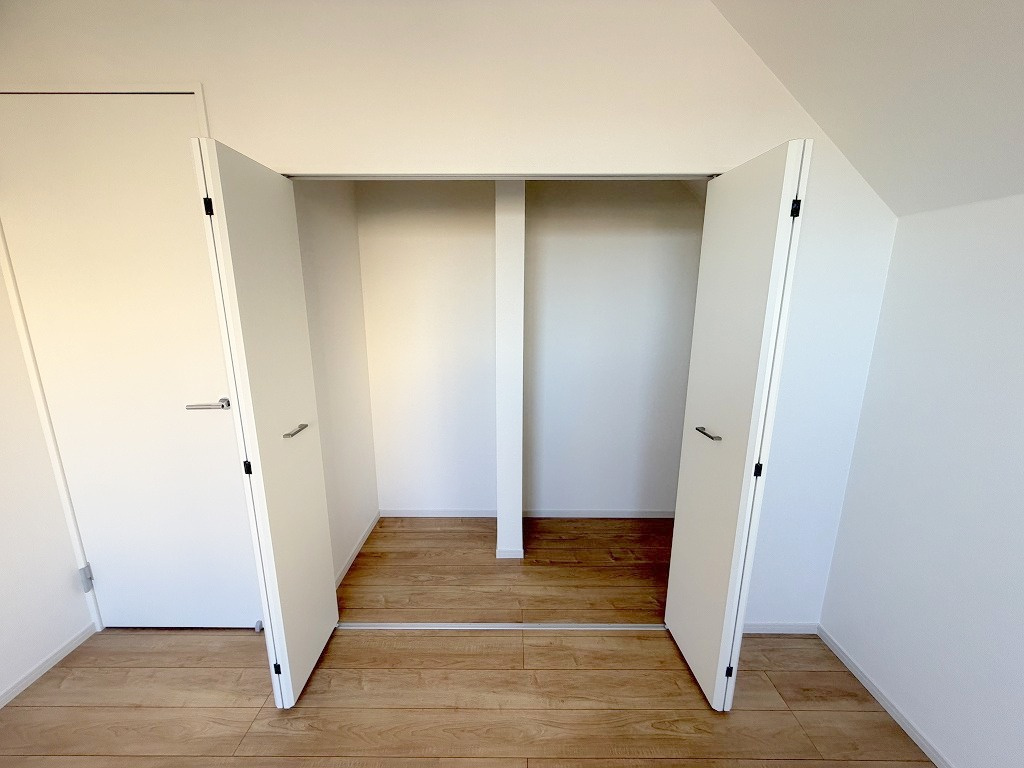 吉川市中曽根2丁目　新築戸建　全1棟の収納|大切な衣類を収納できるクローゼット完備