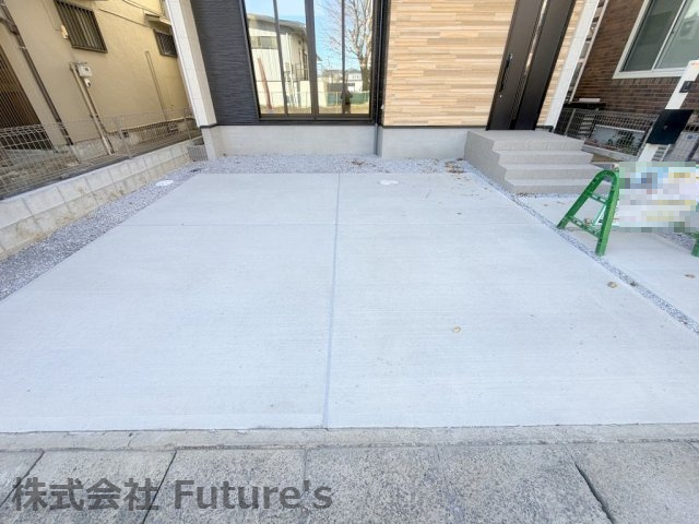 吉川市中曽根2丁目　新築戸建　全1棟の駐車場|カースペース並列2台可能