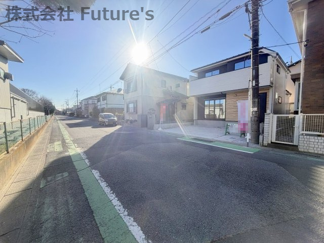 吉川市中曽根2丁目　新築戸建　全1棟の前面道路含む現地写真|前面道路含む現地写真です。