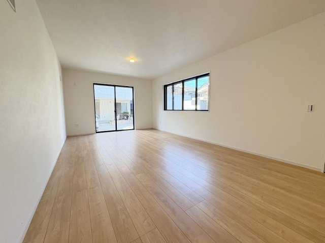 吉川市中曽根2丁目　新築戸建　全1棟の居間・リビング|同施工会社の参考写真になります。