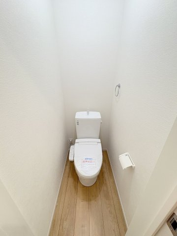 吉川市中曽根2丁目　新築戸建　全1棟のトイレ|同施工会社の参考写真になります。