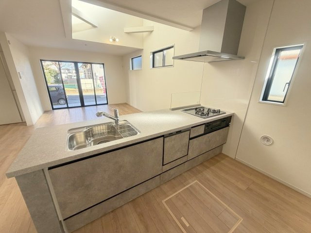 吉川市中曽根2丁目　新築戸建　全1棟のキッチン|食洗機完備のシステムキッチンです