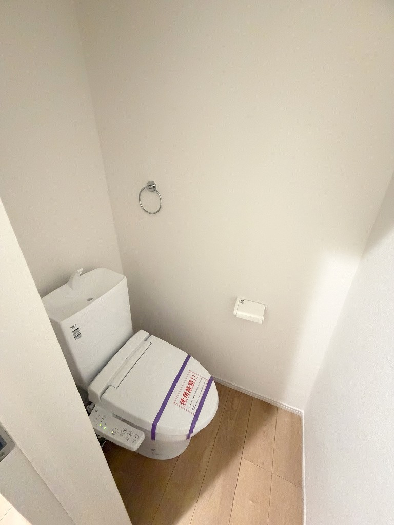 吉川市中曽根2丁目　新築戸建　全1棟のトイレ|1階のトイレです