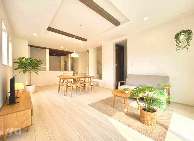 中央区雄踏町宇布見　全3棟の居間・リビング|LDKに家具を配置したイメージ画像です。